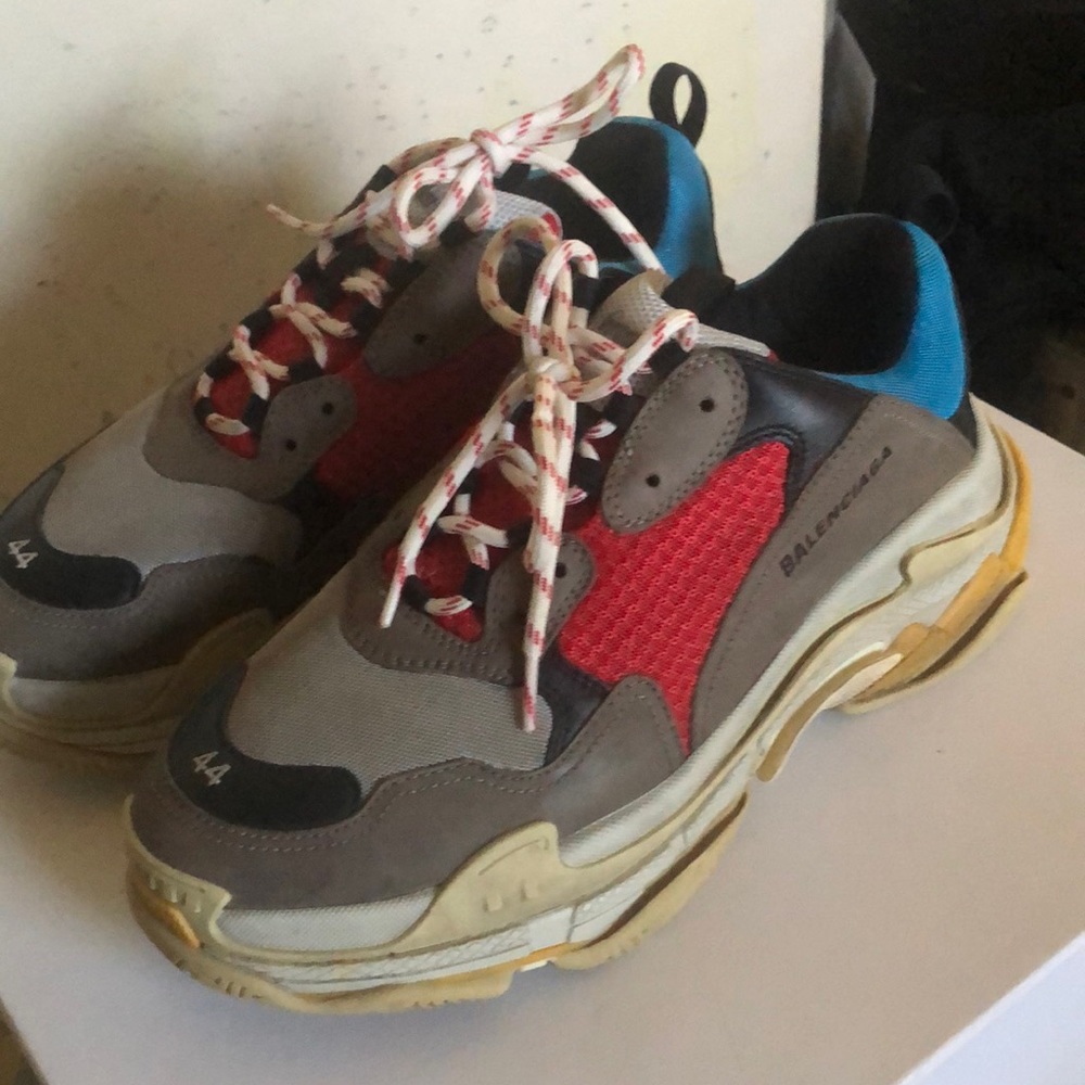Balenciaga Triple S shoes barely worn in great condition.